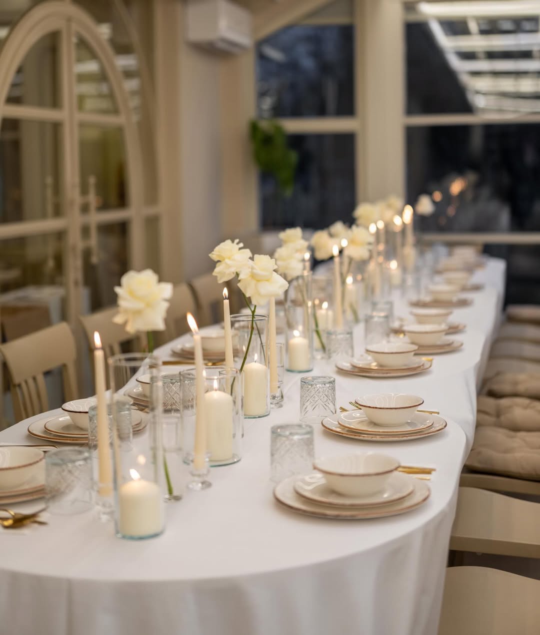 Feestelijke lange tafel