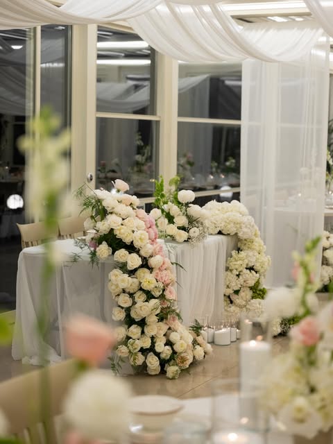 Witte styling met bloemen