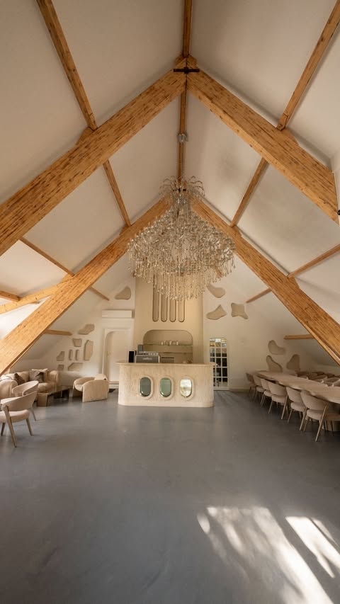 Bar met bloemen in de Troonzaal
